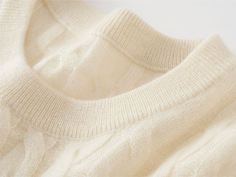 Women’s White Cable-Knit Cashmere Sweater